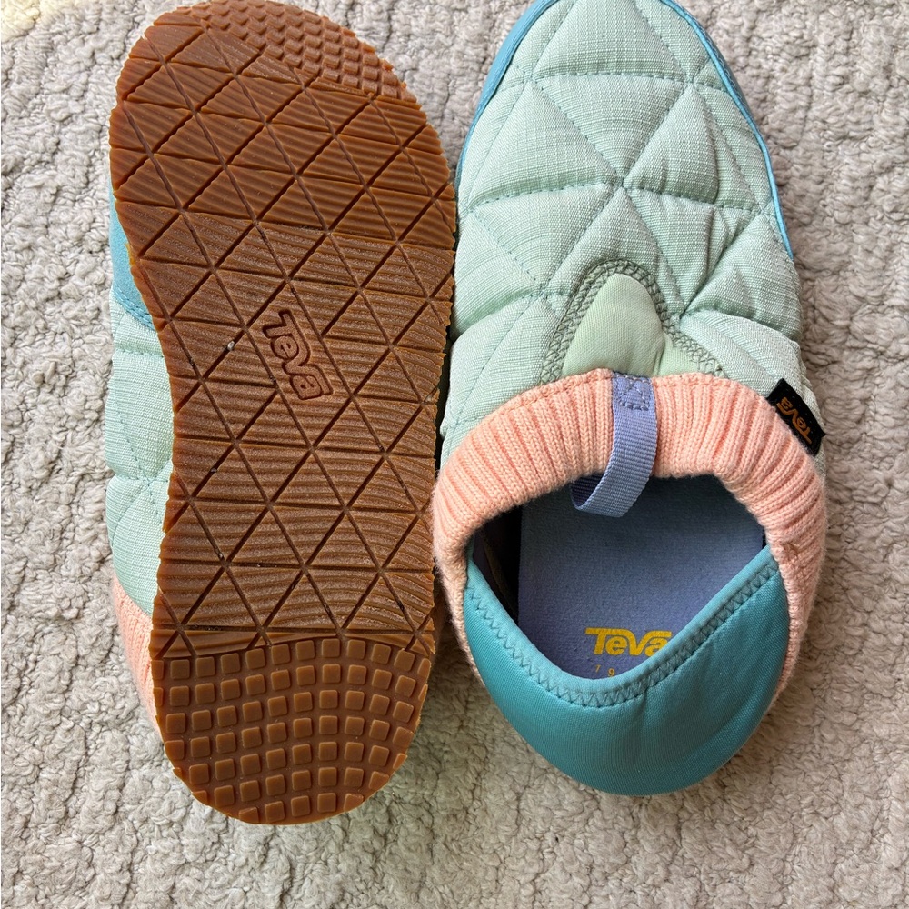 Women’s Quilted Slip-On Shoes in Teal and Peach